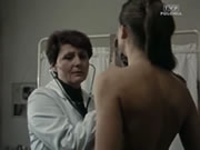 波蘭裸胸檢查美女身體